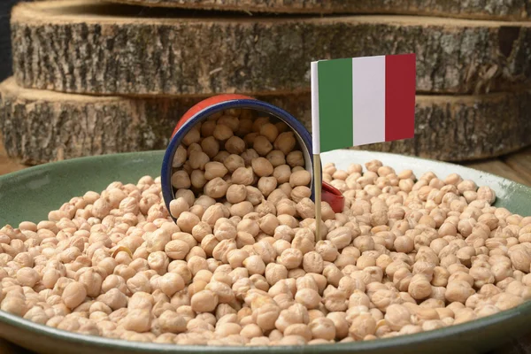 鹰嘴豆或鹰嘴豆与意大利国旗 — 图库照片