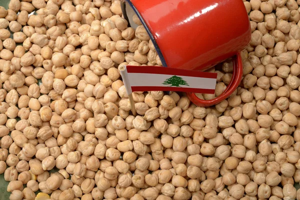 鹰嘴豆或鹰嘴豆与黎巴嫩国旗 — 图库照片