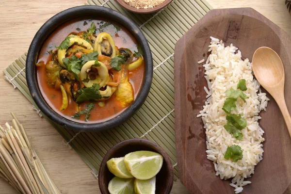 Braziliaanse stoofpot met zeevruchten - Moqueca — Stockfoto