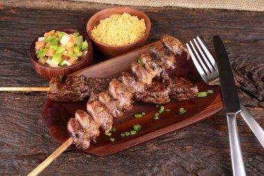 Sığır eti ve tavuk kalpler kebap