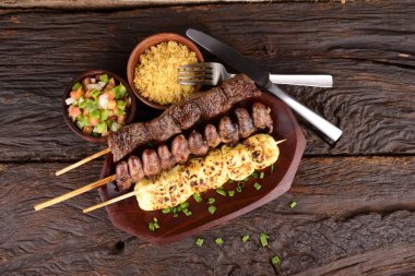 Sığır eti, Mozzarella ve tavuk kalpler kebap