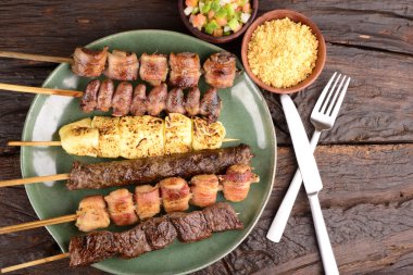 Çeşitli ızgara kebaplar