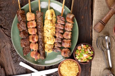 Çeşitli ızgara kebaplar