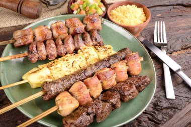 Çeşitli ızgara kebaplar