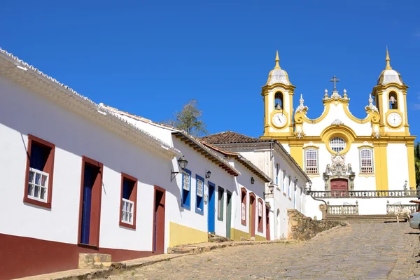 Casas coloniales e Iglesia — Foto de Stock