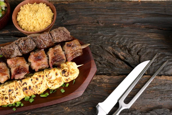 Carne de res, Mozzarella y corazones de pollo Kebabs — Foto de Stock