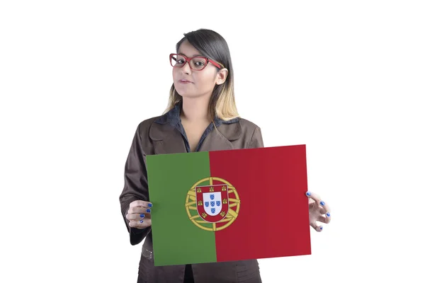 Biznes kobieta gospodarstwa flaga Portugalii — Zdjęcie stockowe
