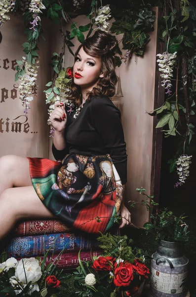 Gül çiçek holding romantik güzel kız. Moda stil Prenses hakkında