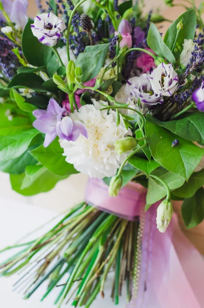 Boquet di primavera di fiori per regalo — Foto Stock