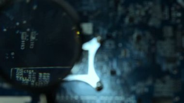 Anakart Büyüteç aracılığıyla