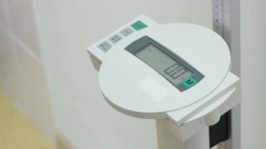 Ölçme ağırlık, iyi bir sayı, yakın çekim sayı ölçekte kadın durumda