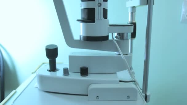 Speciellt oftalmologiska instrument att kontrollera näthinnan — Stockvideo