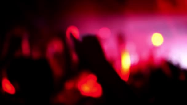 Suddiga bilder av musikfestival på nattklubb i slow motion — Stockvideo