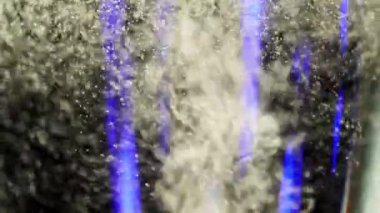 Şeffaf bir bardakta köpüklü köpüklü, köpüklü şarap manzarası