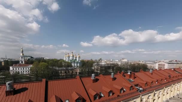 화창 한 날 상트페테르부르크의 시미즈 케이프는 타임 라인으로 건물의 지붕에서 촬영된다. — 비디오