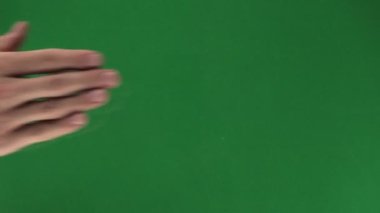 Dokunmatik ekranı yeşil ekranda erkek eliyle kontrol etmek için bir dizi jest