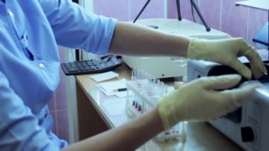 Laboratuvar Test tüpleri ile çalışma