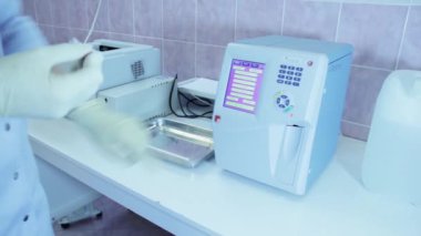 Laboratuvar Test tüpleri ile çalışma