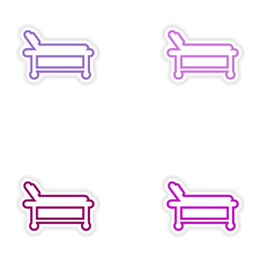 Beyaz arka plan hastane sedye üzerinde kağıt etiketleri kümesi