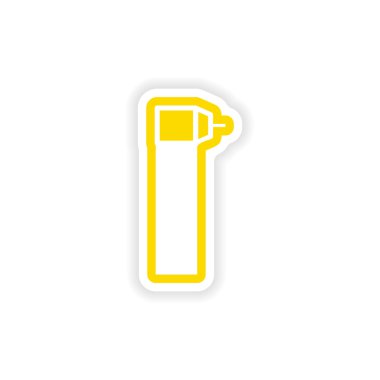 Beyaz arka plan diş cihazda kağıt etiket