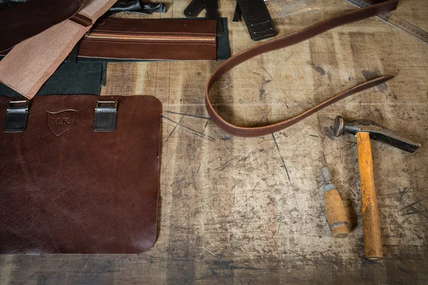 Crafting araçları ile bitmemiş haberci için deri