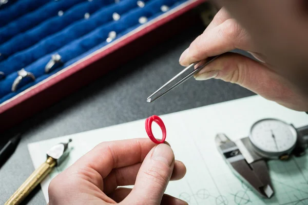 Kuyumcu modeli yüzük ile çalışma