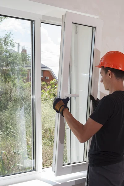 Instalación y reparación de ventanas de plástico — Foto de Stock