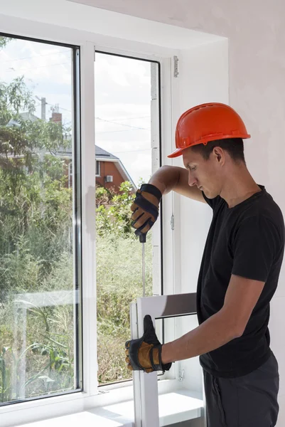 Installation und Reparatur von Kunststofffenstern — Stockfoto