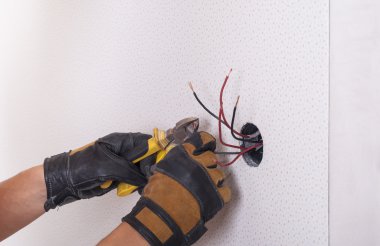 Elektrik anahtarı bağlar