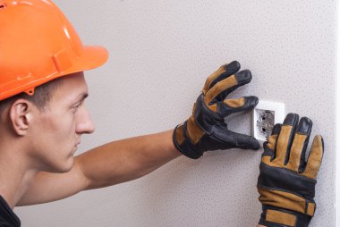 Elektrik anahtarı bağlar