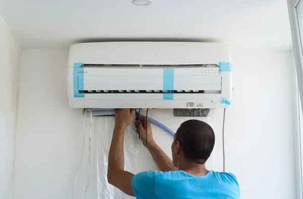 Installation of Air Conditioning — Stock Photo, Image