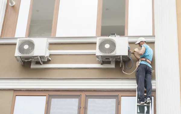 Installation of Air Conditioning — Stock Photo, Image