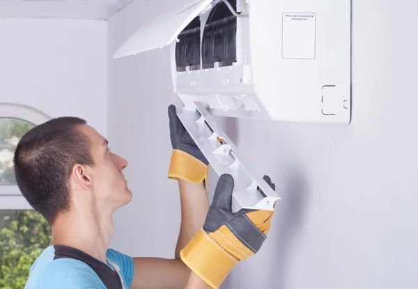 Installation of Air Conditioning — Stock Photo, Image