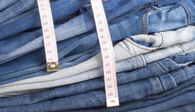 kot pantolon ve ölçüm bandı