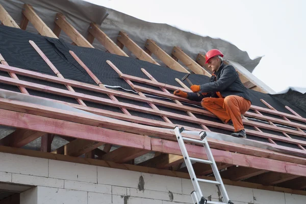 Installation of a roof — Stock Photo, Image