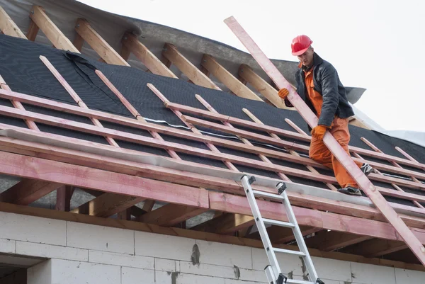 Installation of a roof — Stock Photo, Image