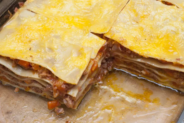 Darabokra ízletes lasagna — Stock Fotó