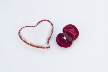 kalp, yüzük ve kar