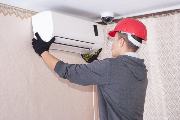 cleaning and repairs the air conditioner