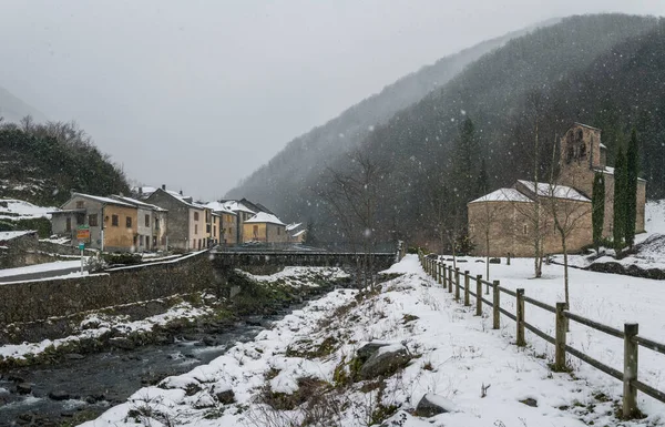 Aldeia Salau Nos Pirinéus Franceses Sob Neve — Fotografia de Stock