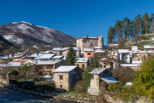 Seix Pueblo Los Pirineos Franceses Bajo Nieve —  Fotos de Stock