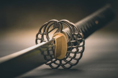 Geleneksel Japon kılıcı Katana