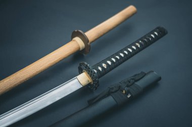 Geleneksel Japon kılıcı Katana