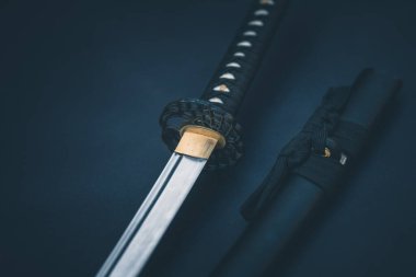 Geleneksel Japon kılıcı Katana