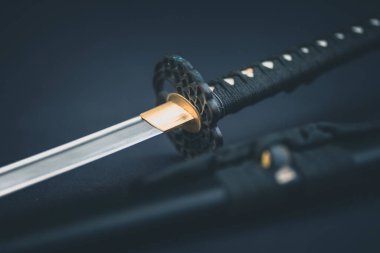 Geleneksel Japon kılıcı Katana