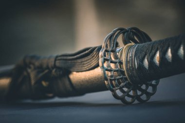 Geleneksel Japon kılıcı Katana