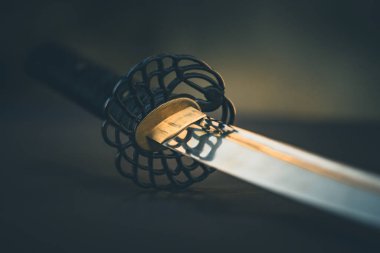 Geleneksel Japon kılıcı Katana