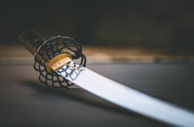 Geleneksel Japon kılıcı Katana