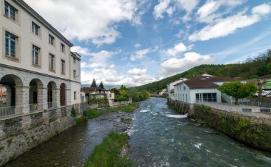 Fransa 'nın Ariege Pirenesi' ndeki Seix Köyü