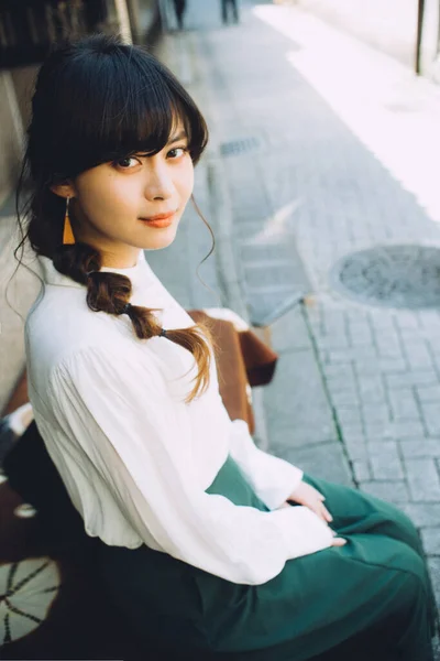 Retrato Uma Bela Mulher Japonesa Com Cabelo Comprido — Fotografia de Stock